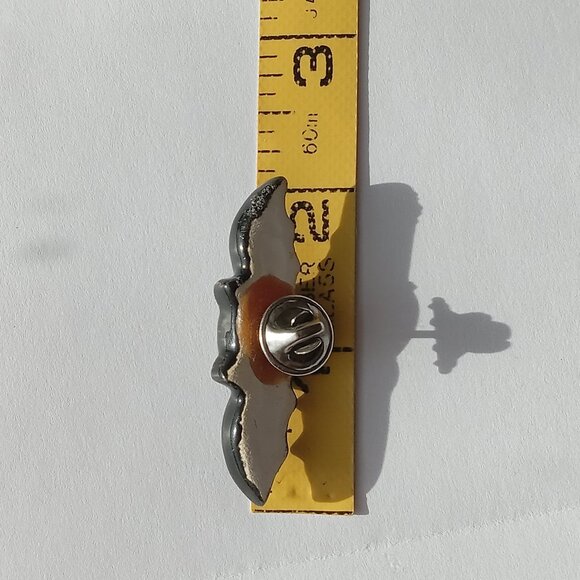 🎯 10 for $10 / Vintage Bat Pin - Picture 7 of 8